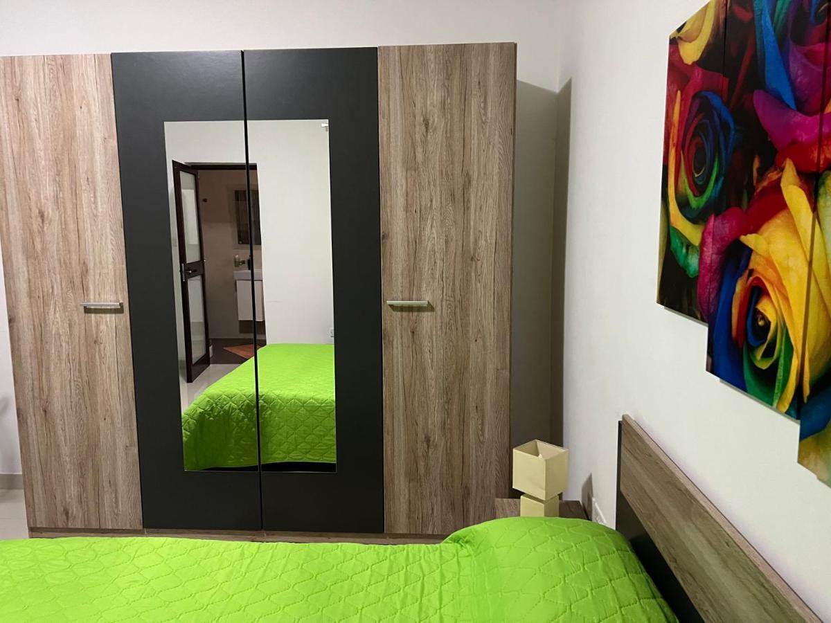 Claire'S Court Apartamento Marsaxlokk Exterior foto