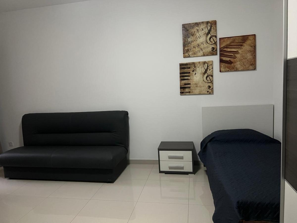 Claire'S Court Apartamento Marsaxlokk Exterior foto