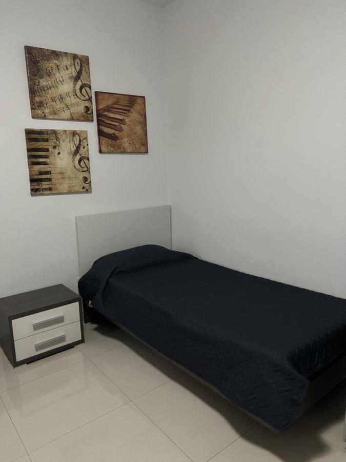 Claire'S Court Apartamento Marsaxlokk Exterior foto