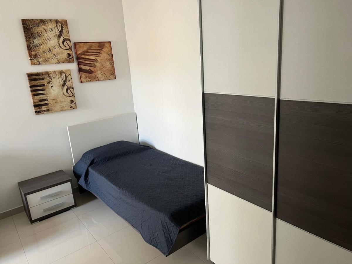 Claire'S Court Apartamento Marsaxlokk Exterior foto