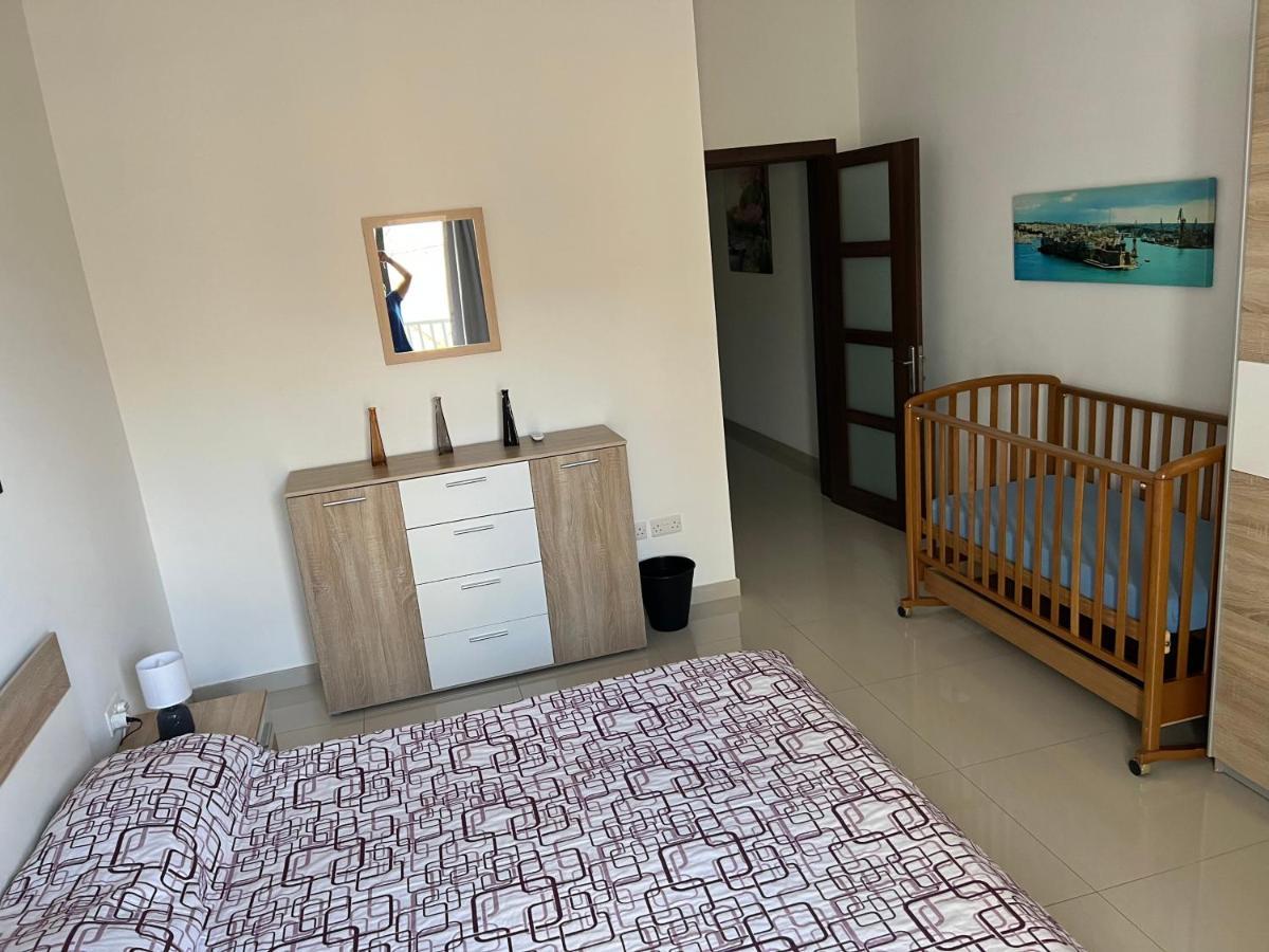 Claire'S Court Apartamento Marsaxlokk Exterior foto