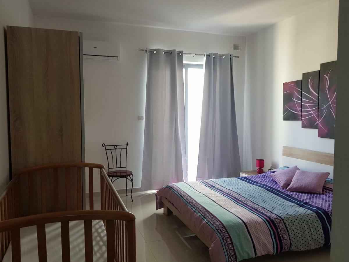 Claire'S Court Apartamento Marsaxlokk Exterior foto